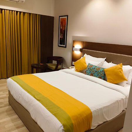 Park Residency Adoor Hotel Adur Exterior photo