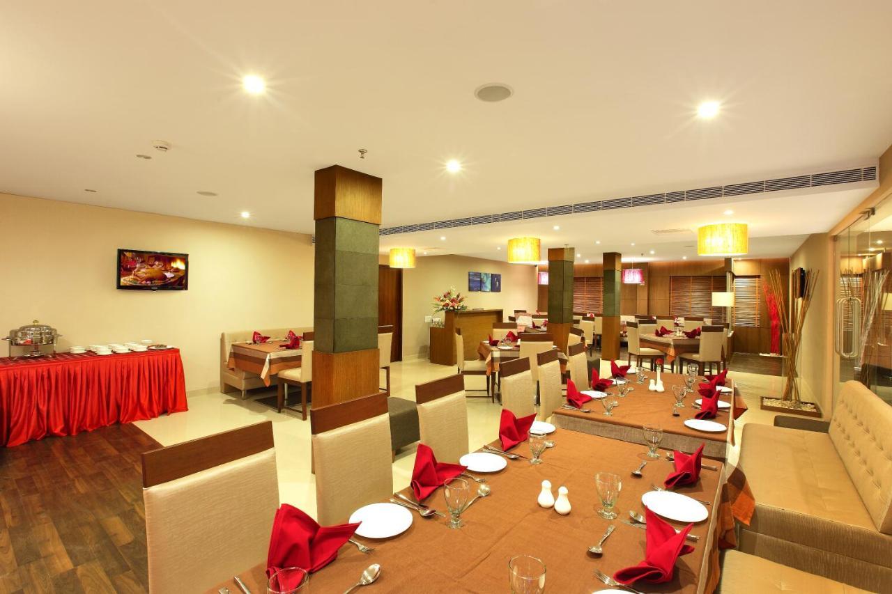 Park Residency Adoor Hotel Adur Exterior photo