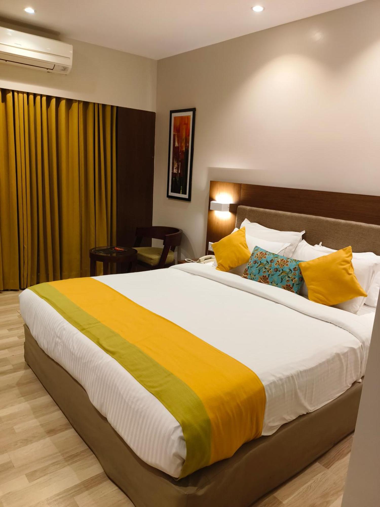 Park Residency Adoor Hotel Adur Exterior photo