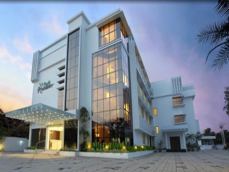 Park Residency Adoor Hotel Adur Exterior photo