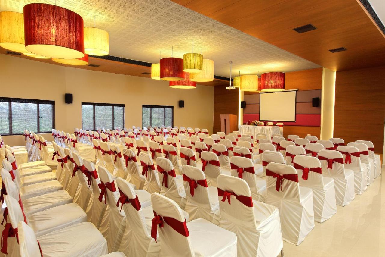 Park Residency Adoor Hotel Adur Exterior photo